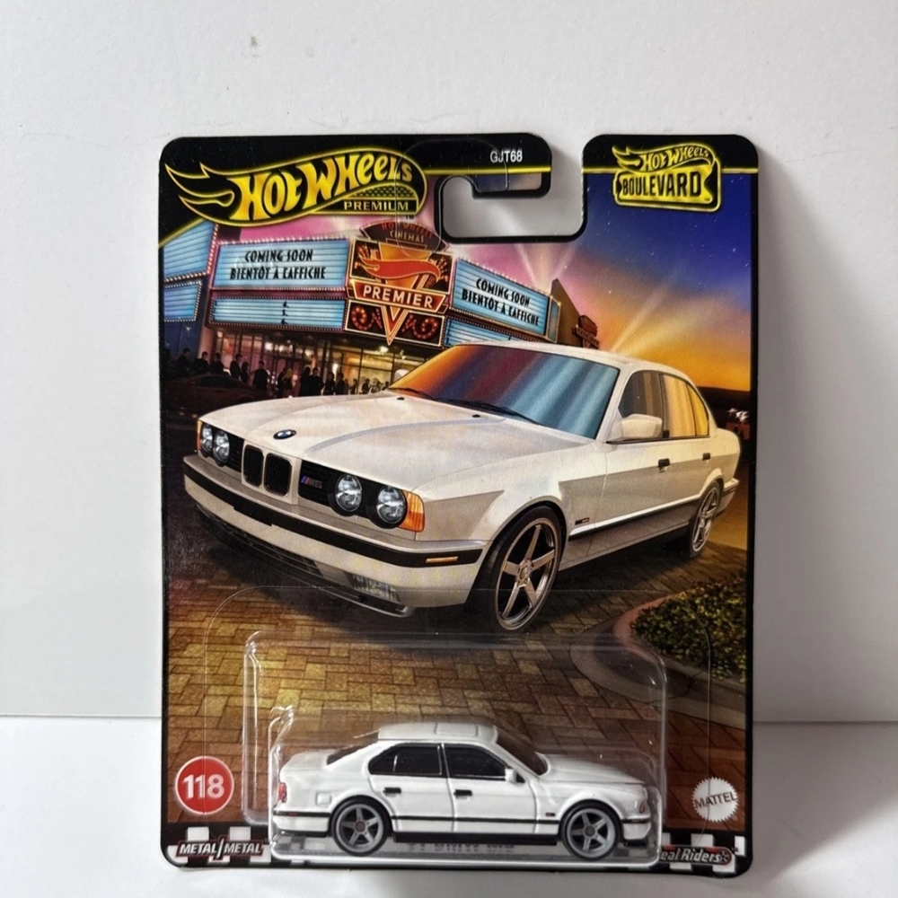 Hot Wheels Premium 2025 Boulevard #118 White 1991 BMW M5